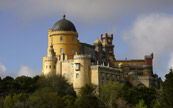 Palais nich au somment d'une montagne